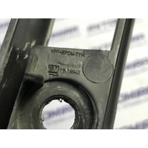 Решетка переднего бампера Opel Corsa D 2006-2010 13179942